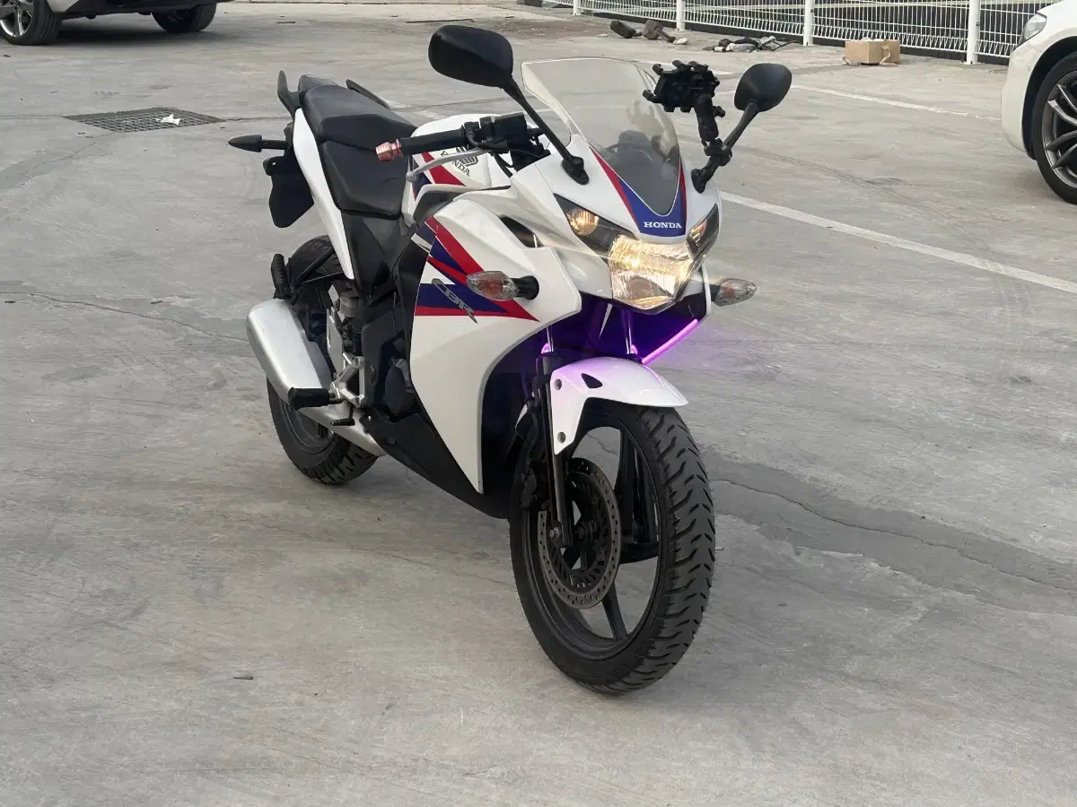 혼다 cbr 125cc 1만키로16년식 건담 판매합니다